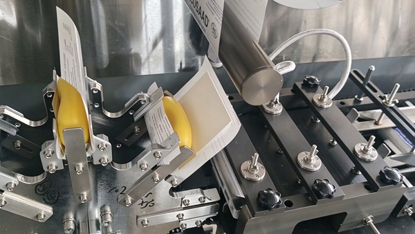 Soap label wrapping mechanism of 3D packaging machine, automatic folding and labeling for bar soap