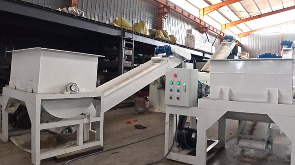 Small scale laundry soap making production line, soap mixer and conveyor machine in factory workshop