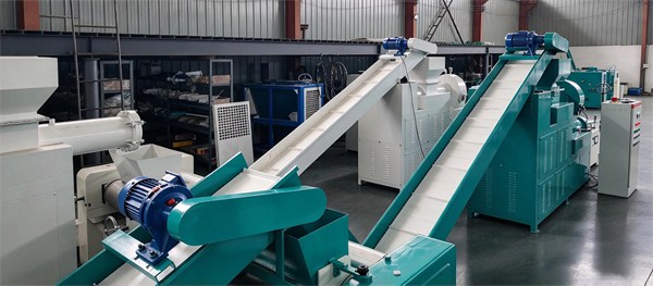Industrial soap plodder and feeding conveyor machine for solid soap manufacturing plant