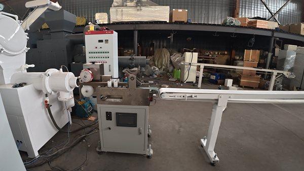 Soap extruding and cutting machine, continuous soap cutter for soap making production line