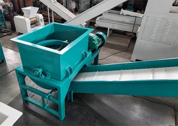 Green soap raw material mixing machine with inclined belt conveyor for soap production line