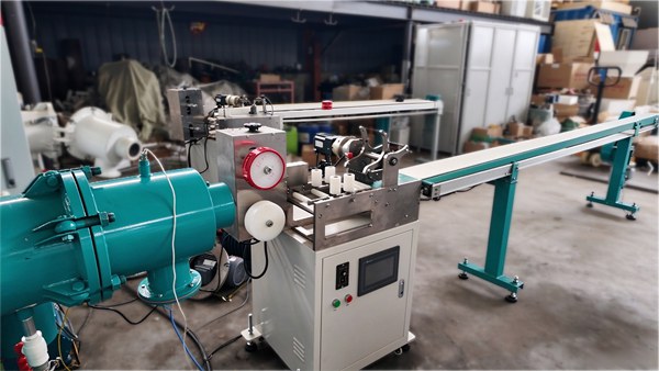 Automatic soap extruder and soap cutting machine with conveyor belt for bar soap line