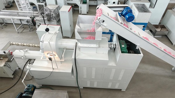 Solid soap plodder and refiner machine, soap noodle feeding system for bar soap manufacturing line
