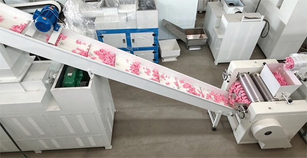 Three roll mill and conveyor belt in 500-800kg/h toilet soap maker machine price line