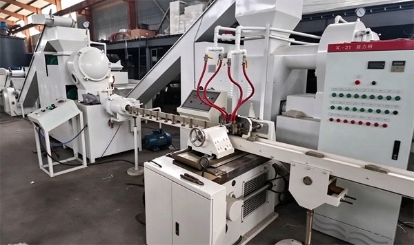 Full automatic bar soap production line with soap plodder, cutter and stamping machine for toilet soap
