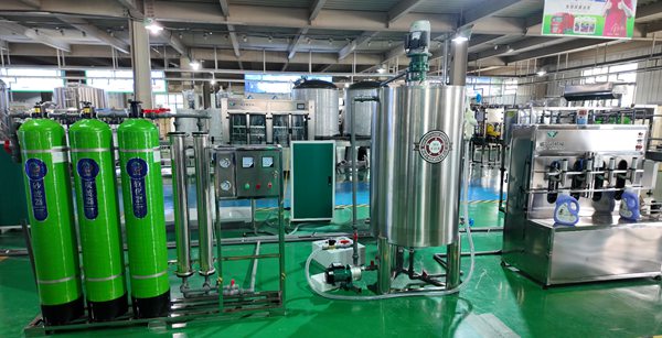 Stainless steel mixing tank and water purification equipment for making liquid soap