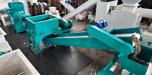 Soap noodle machine, soap mixer, conveyor belt and three roller mill for complete bar soap production line