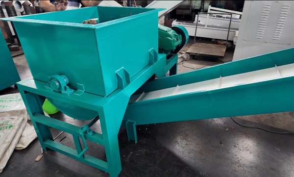 Soap noodle mixer and belt conveyor for mixing and conveying soap raw materials in soap production line