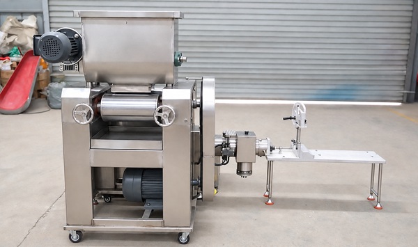 All-in-one soap production machine with mixer, three roll mill, soap plodder and manual cutter