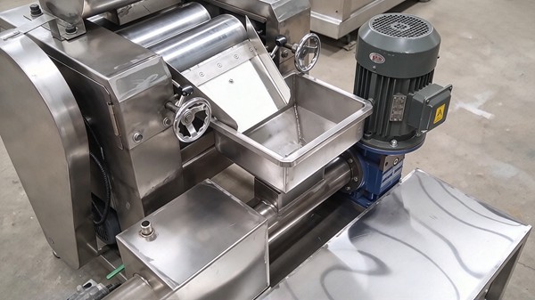 Stainless steel soap three roll mill machine for bar soap refining, soap grinding equipment